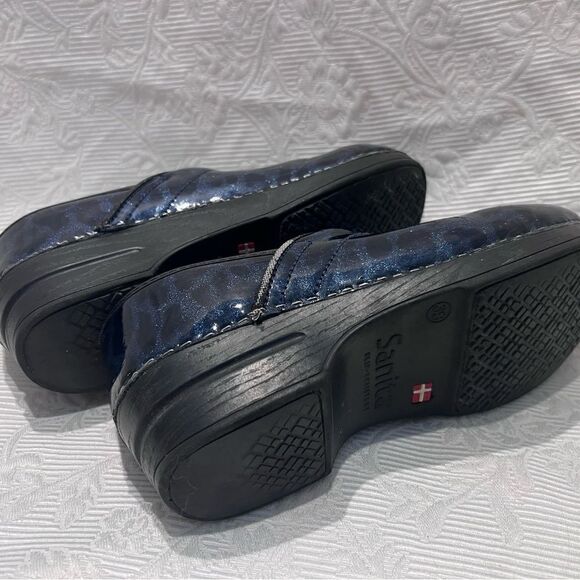 Sanita Clogs Mules Size 8 (39) Blue Black Animal Print Shiny Slip Resistant - Picture 5 of 6